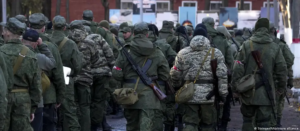 Заявления о возможном расширении мобилизации в РФ звучат со стороны иностранных и независимых источников, власти это опровергают. Разбираем признаки, аргументы и вероятные последствия.