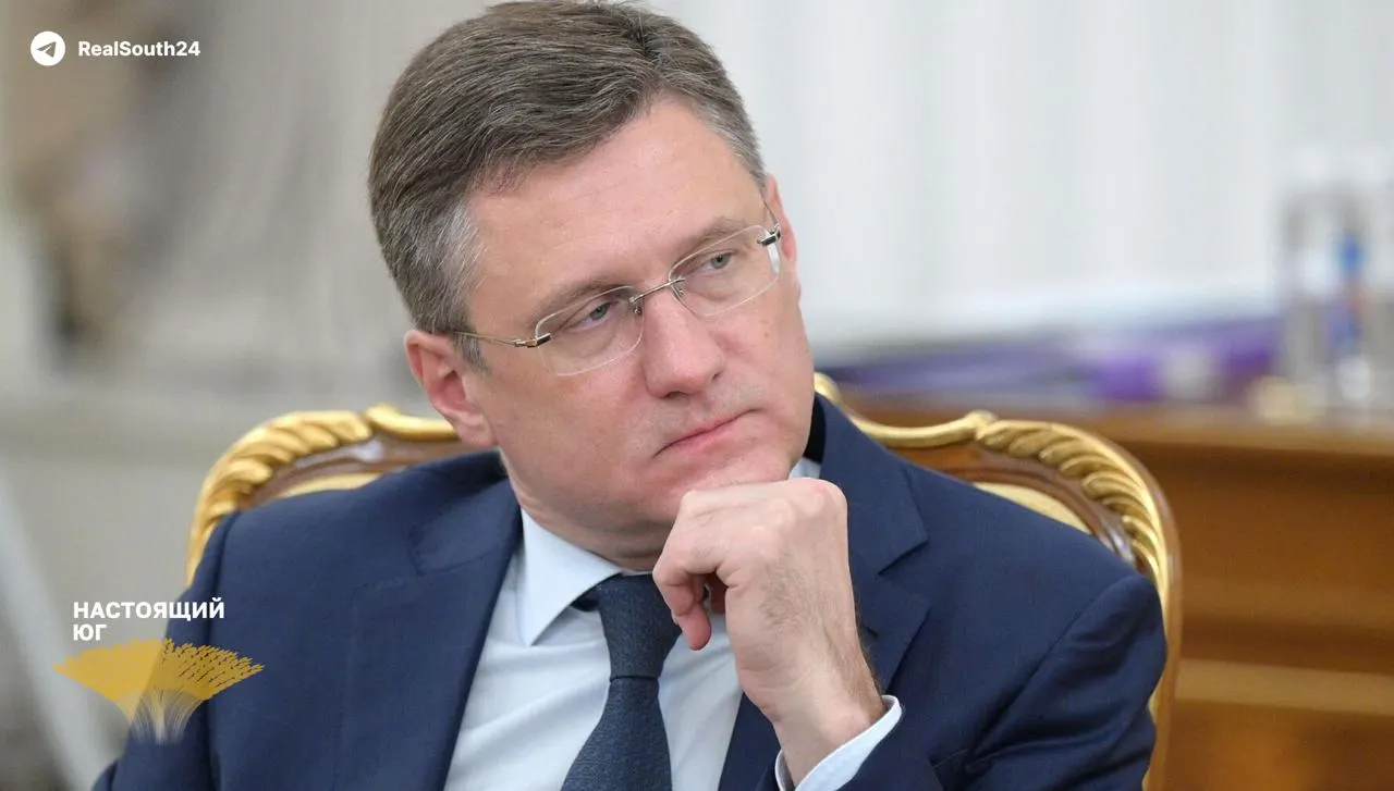 Вице‑премьер сообщил о дефиците топлива: главные причины — летний пик спроса и внеплановые ремонты НПЗ после ударов беспилотников. Правительство готовит экстренные меры для стабилизации рынка.