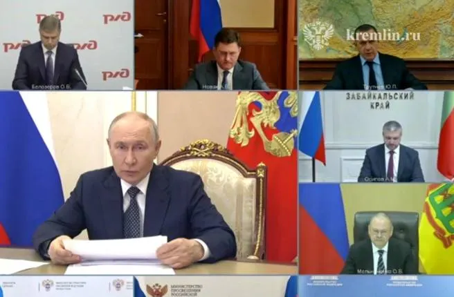 На совещании с правительством обсудили работу топливного и транспортного комплексов: предложили развивать малые НПЗ, поддержать МСП в производстве топлива и наращивать импорт для стабильных поставок.