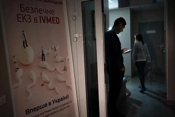 Поправки к закону «О ветеранах» дают вдовам и женам инвалидов боевых действий право на бесплатное ЭКО; суррогат и услуги по забору и хранению биоматериала будут оплачиваться самостоятельно.