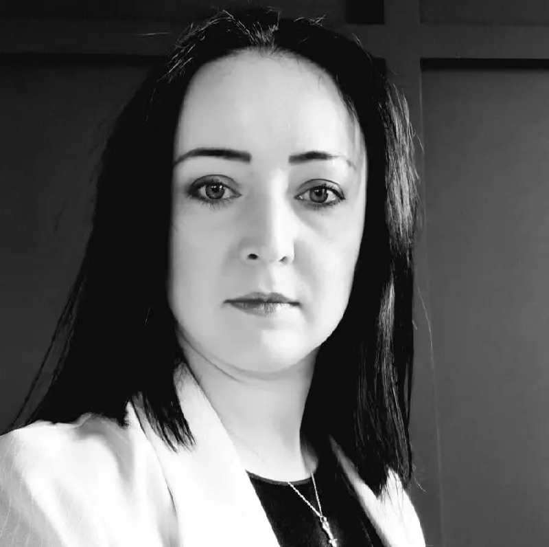 Конституционный суд признал, что совершеннолетние дети могут обращаться в суд с требованием лишения родительских прав родителей, совершивших над ними насилие в детстве. Ранее такие иски часто отклоняли из‑за формального подхода к прекращению родительских прав.