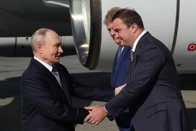 На рабочей встрече обсуждали рост ВРП региона, успехи сельского хозяйства, проблемы в промышленности, реализацию инфраструктурных проектов и помощь участникам СВО.