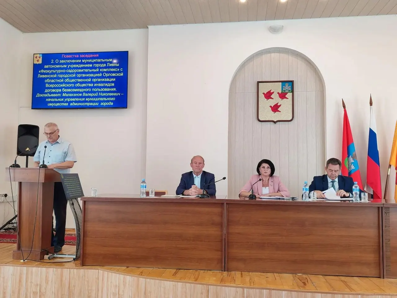 Горсовет Ливен (Орловская область) не поддержал проект изменений в устав, которые бы позволили губернатору формировать список кандидатов на пост мэра; проект отправлен на доработку.