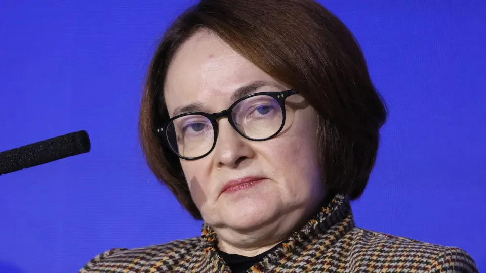 Ускорение инфляции на фоне дефицита и подорожания топлива заставляет участники рынка ожидать окончания цикла снижения ключевой ставки и даже её возможного повышения в ближайшие 1–2 года.