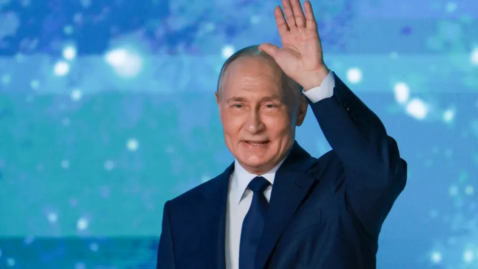 Правительство совместно с Центробанком и регионами должно разработать механизм привлечения средств россиян в проекты по формированию комфортной городской среды — с налоговыми вычетами, цифровыми платформами и софинансированием из бюджетов.
