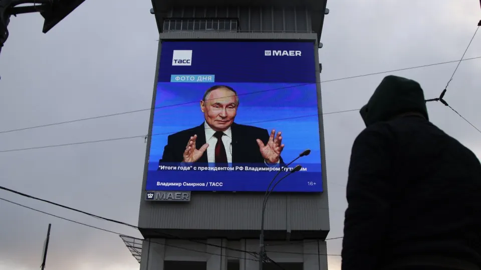Минэкономразвития зафиксировало рост ВВП на 0,3% за первое полугодие 2026 года. Замедление связано с падением гражданских отраслей, ослаблением военного импульса и рисками для бюджета и банковской системы.