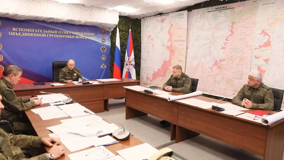 На совещании с военными президент потребовал анализа участия зарубежных сторон в боевых действиях и объявил о необходимости продолжения массированных ударов по объектам украинской инфраструктуры.