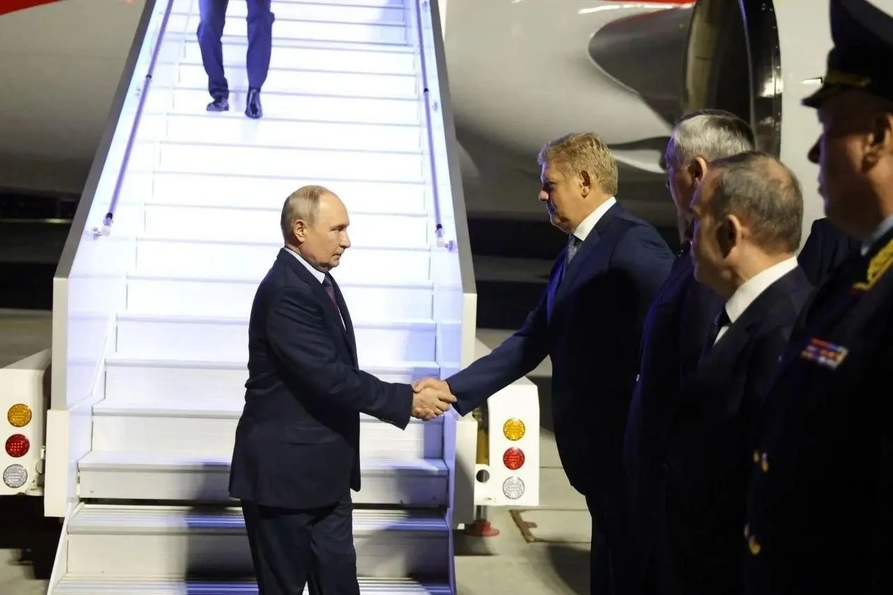 Президент посетил Новосибирск по случаю запуска научного центра СКИФ — Сибирского кольцевого источника фотонов.