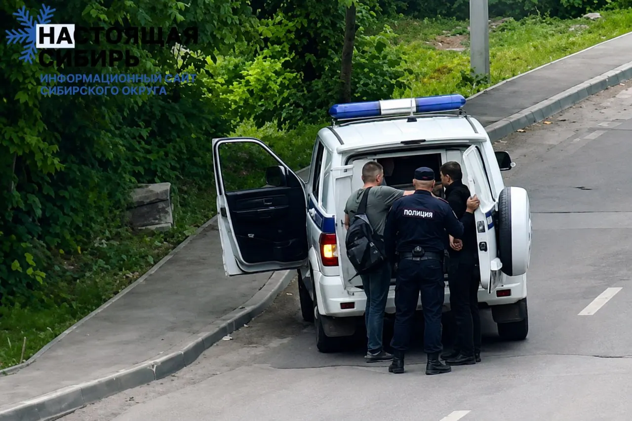 В первой половине 2026 года число заключённых контрактов с Минобороны сократилось, а госструктуры и компании массово ищут сотрудников по воинскому учёту — число вакансий на HeadHunter выросло в разы. Юристы связывают это с ужесточением контроля и возможной подготовкой к новой волне призыва.