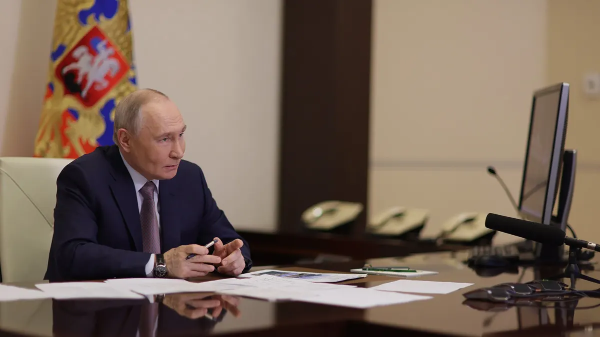 Документ предусматривает возможность введения временного внешнего управления над ключевыми объектами инфраструктуры в случае несоблюдения мер по их безопасности; публикация на портале правовых актов и вступление в силу после публикации.