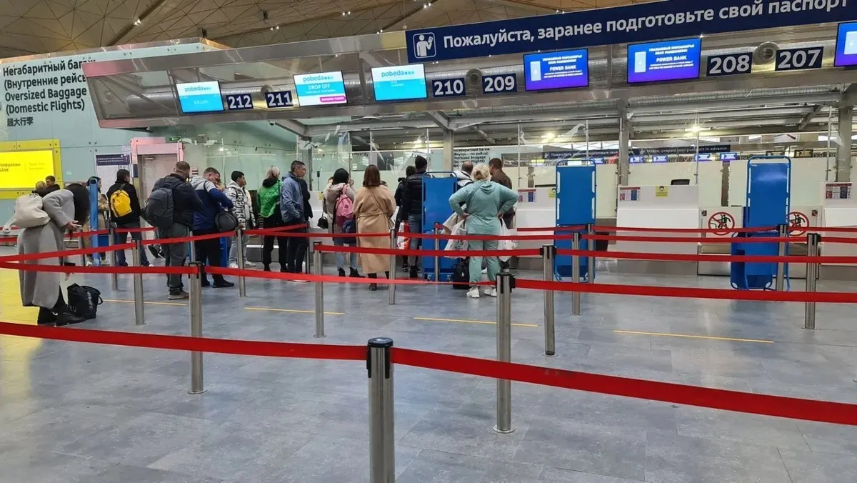 Около двадцати рейсов задержаны в аэропорту Пулково на фоне ограничений в ряду аэропортов по всей стране.