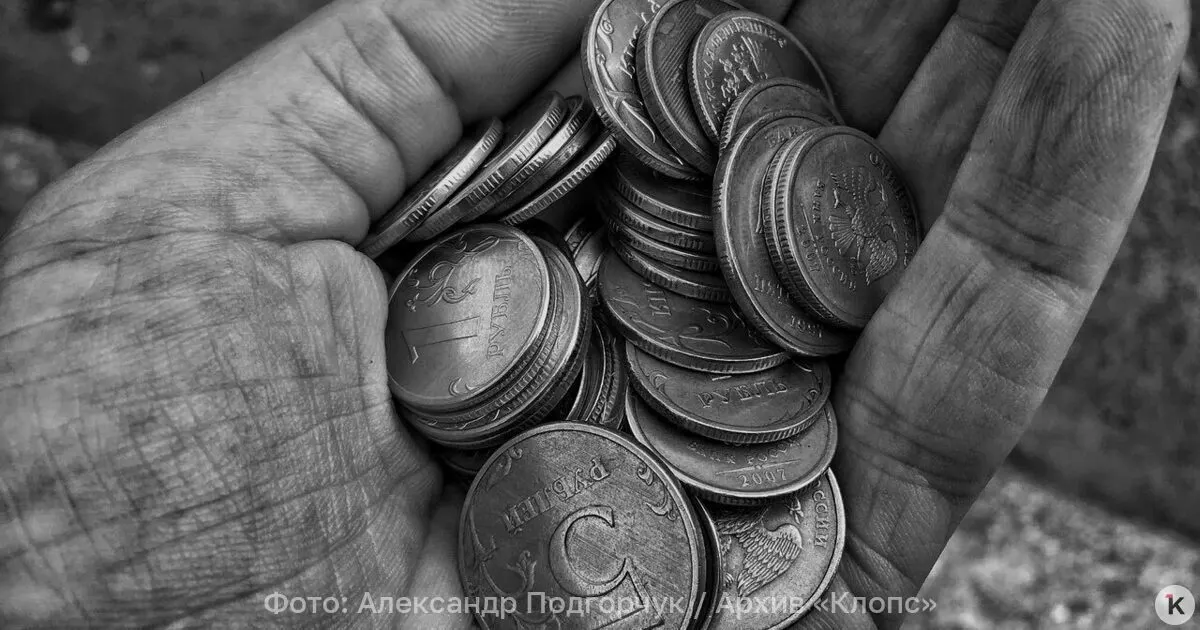 Согласно данным, к середине 2026 года средняя пенсия по старости достигла 27 224 рубля; работающие пенсионеры получают примерно 24 929 руб., неработающие — 27 850 руб. В 2025 году показатели были ниже.