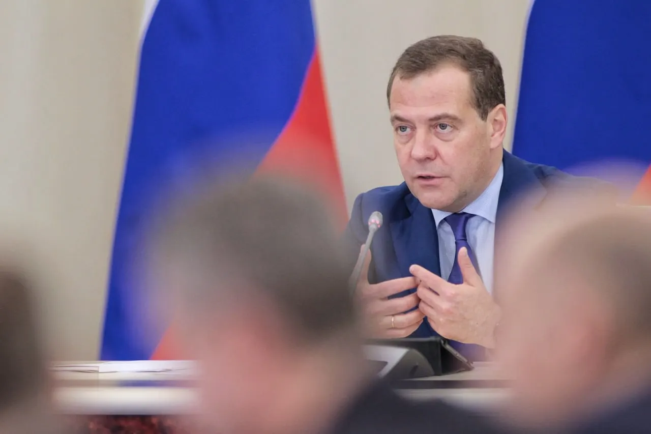 Идеологическое противостояние с Западом продолжится на российских условиях даже после прекращения или приостановки СВО; подчёркиваются продолжающиеся проблемы воспитания общества.