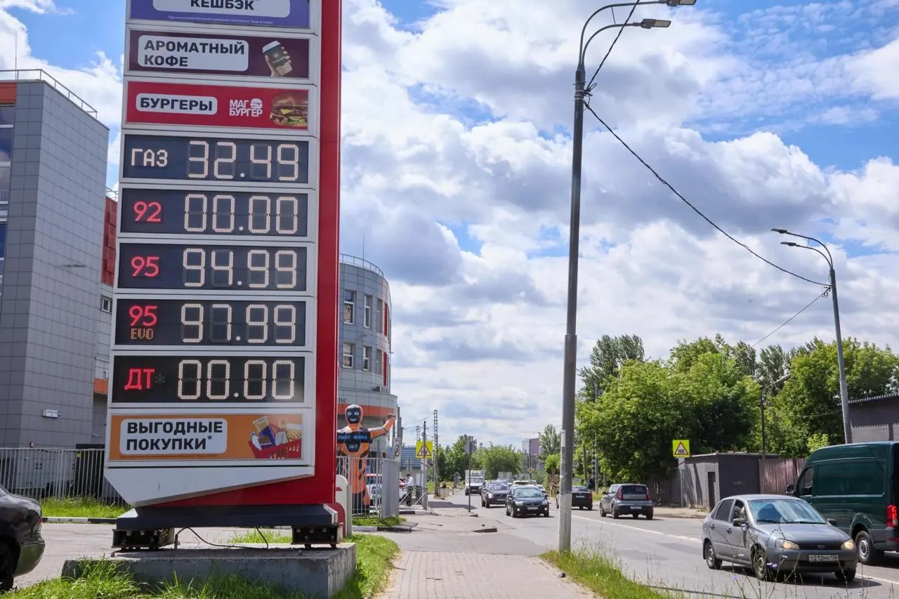 regulator фиксирует рост числа дел в отношении независимых АЗС; в Калмыкии отмечается значительное подорожание бензина.