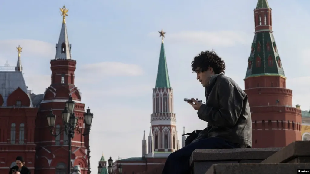 Законопроект предусматривает идентификацию несовершеннолетних в соцсетях и сокращение времени онлайн-доступа для детей до 14 лет.